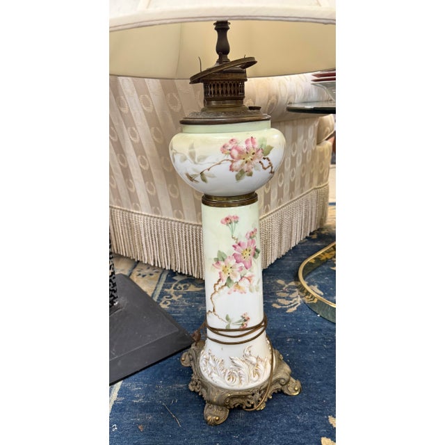 Victorian Hand Painted Floral Roseart Shade Banquet Lamp 35in Excellent condition no damages fully working This Victorian...