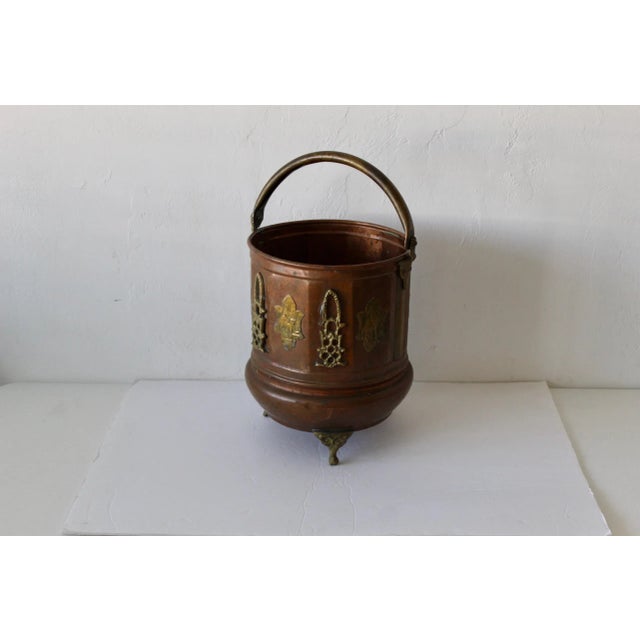 Vintage Mid Century Hand Crafted Moroccan Copper Brass Decorative Bucket Pail Planter With Handle Footed For Sale - Image 12 of 12