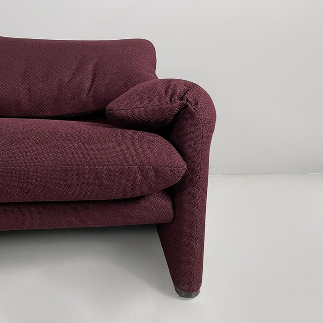 Italian Modern Burgundy Fabric Sofa by Vico Magistretti for Cassina, 1960s For Sale - Image 10 of 12
