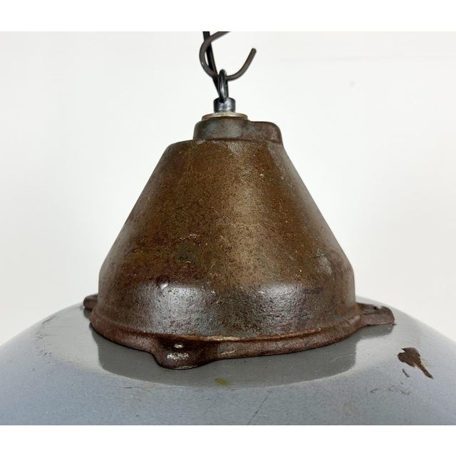 Mid-Century Modern Industrial Grey Enamel and Cast Iron Pendant Light, 1960s For Sale - Image 3 of 17