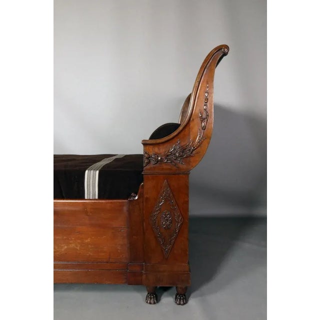 19th century restoration bed. This natural wooden bed offers a floral decor on its front. It is in good conservation and...