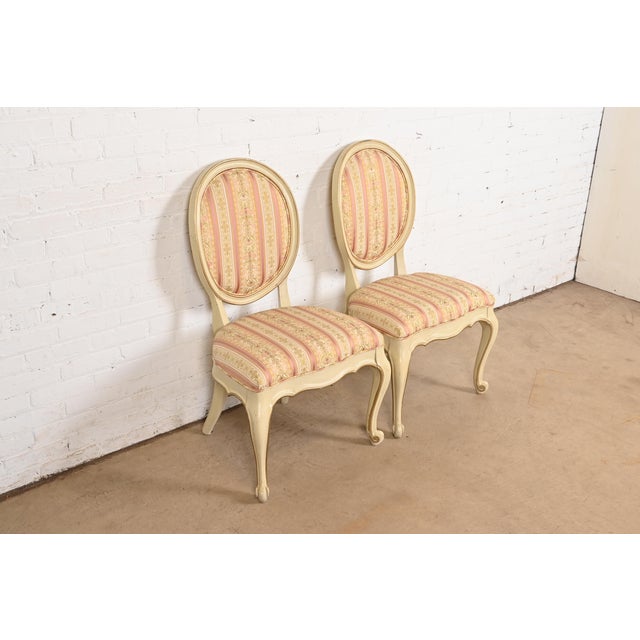 Karges Furniture Karges French Provincial Louis XV Cream Lacquered and Gold Gilt Side Chairs or Dining Chairs, Pair For Sale - Image 4 of 11