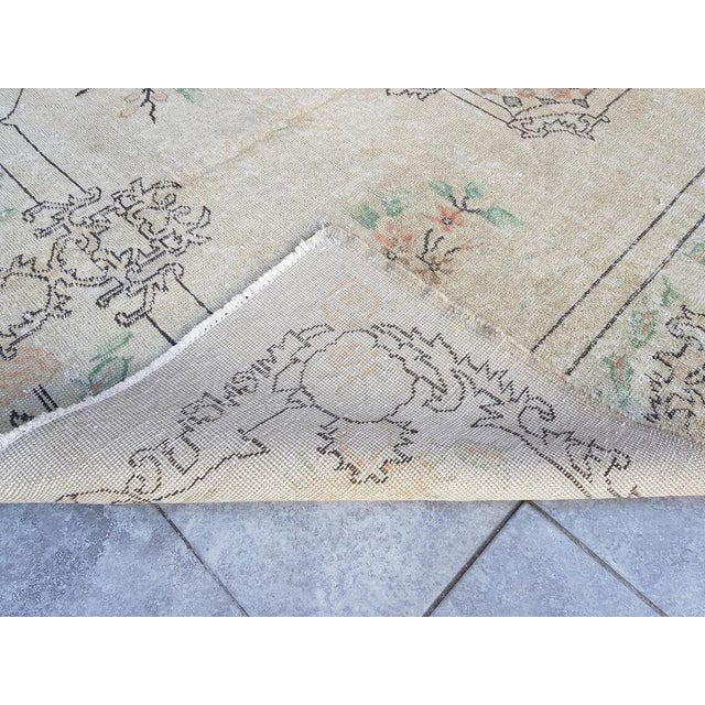 1960s Tan Colour Oushak Turkşsh Rug For Sale - Image 9 of 10