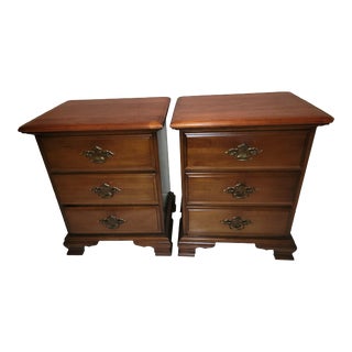 Mid 20th Century Young Hinkle Maple Nightstands - Set of 2 For Sale
