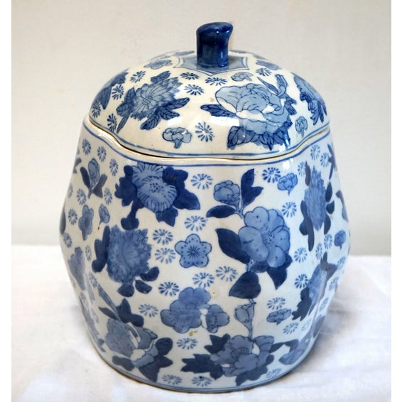 Blue Mid 20th Century Chinese Blue and White Ceramic Hexagonal Gourd-Shaped Jar With Lid For Sale - Image 8 of 9
