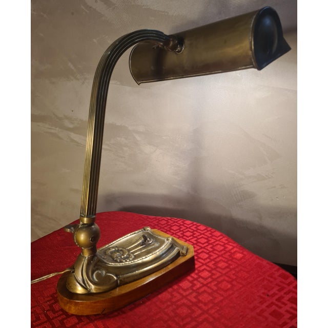 1920s Art Deco Adjustable Notary Desk Lamp in Brass and Varnished Wooden Base, 1920 For Sale - Image 5 of 8