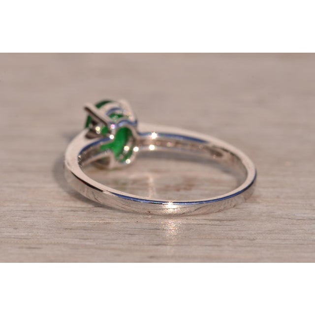 The 42nd Avenue: Emerald and Diamond Ring in White Gold For Sale In Philadelphia - Image 6 of 11