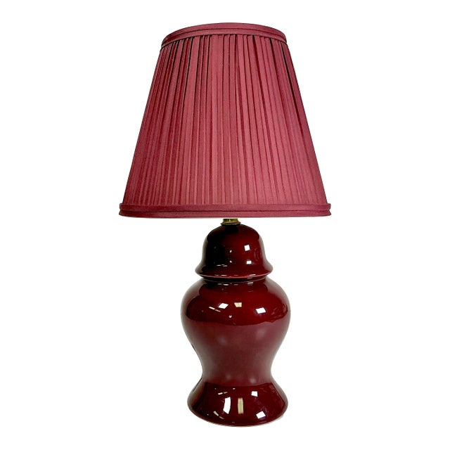 1980s Traditional Chinoiserie Boho Chic Ceramic Ginger Jar Petite Table Lamp. For Sale