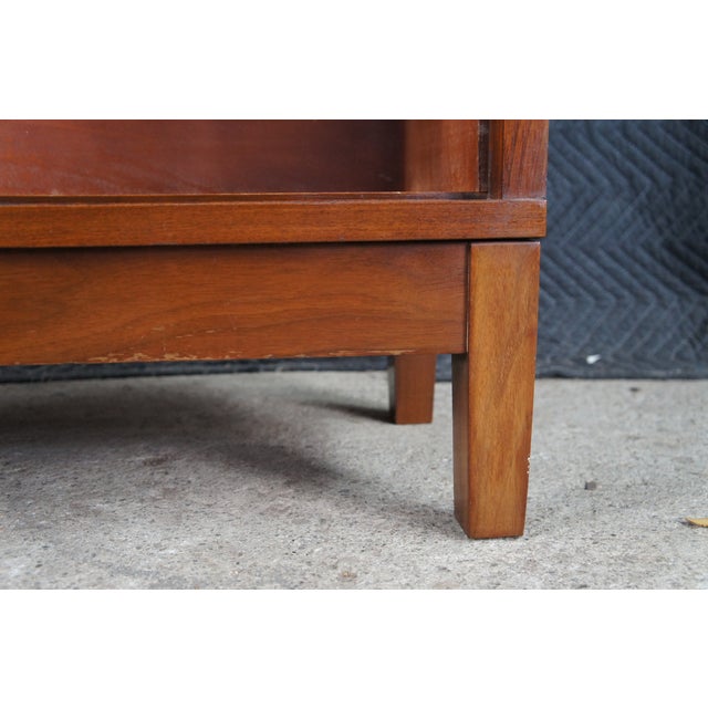 Early 20th Century Antique Globe Wernicke American Walnut Barrister Bookcase Lawyer Bookshelf 811 For Sale - Image 5 of 12