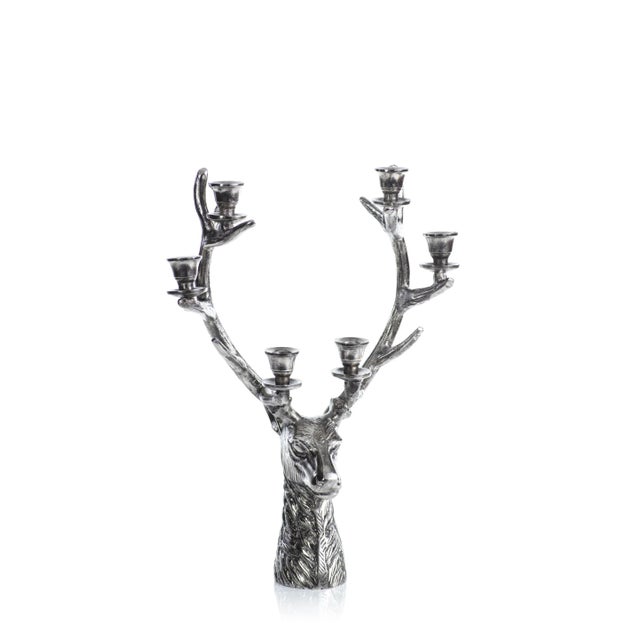 Whether you want a cozy, rustic feel, or you are more inclined to the English hunting look, stag head is a versatile decor...