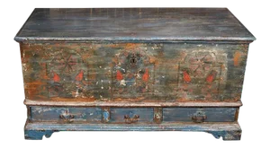 Early 18th Century Pennsylvania Blanket Box/ Dowry Chest