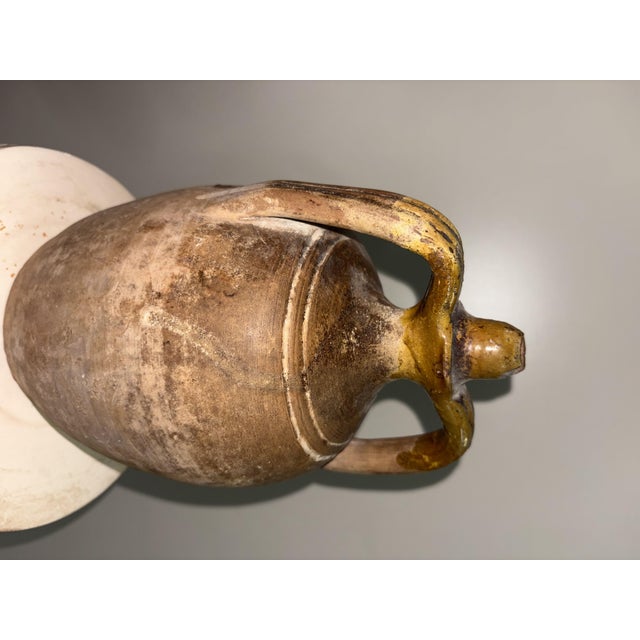 Antique Apulian two-handled truffle with 2 handles, 25 cm high, circumference 15 cm.