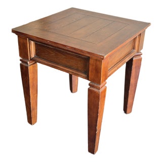 Late 20th Century Georgian Revival Mahogany End Side Accent Lamp Table in the Style of Baker Henredon Drexel Heritage For Sale