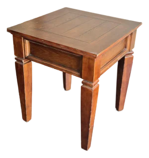 Late 20th Century Georgian Revival Mahogany End Side Accent Lamp Table in the Style of Baker Henredon Drexel Heritage