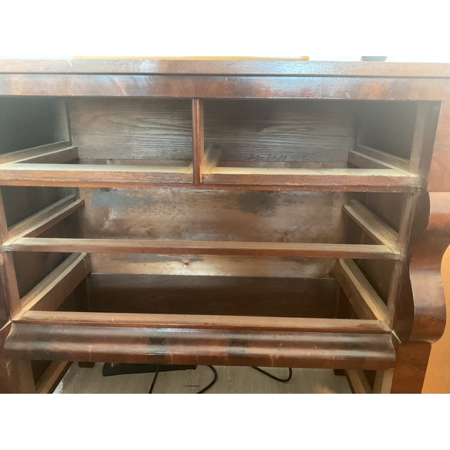 1840s Hardwood Chest of Drawers. American Empire Period. S-Shaped Scroll Pillars. Handcarved Fruit and Leaf Wooden Pulls. For Sale - Image 9 of 15