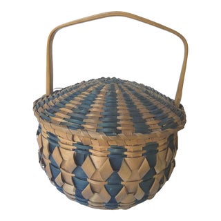 C. 1890 Maine Penobscot Indian Curly Lided Basket With Blue Paint For Sale