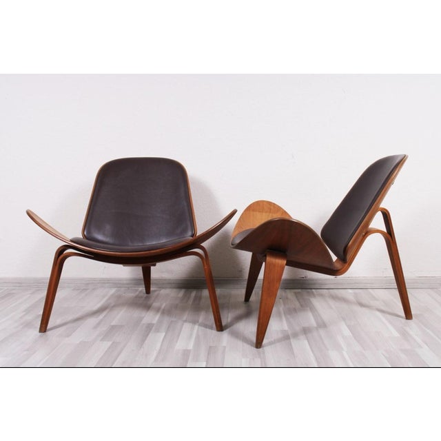 Textile Shell Chairs with Table by Hans J. Wegner for Carl Hansen, 2006, Set of 2 For Sale - Image 7 of 8