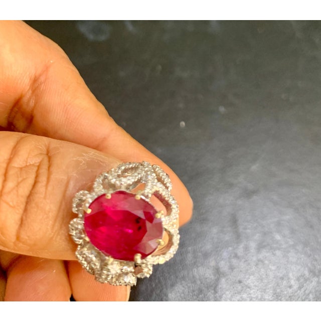 Contemporary 4 Carat Natural Ruby and Diamond 18 Karat White Gold Cocktail Ring For Sale - Image 3 of 18