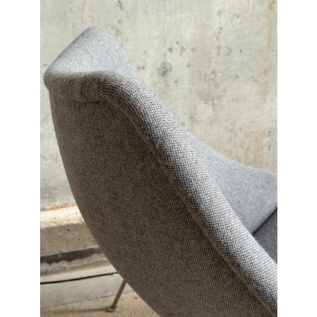 Large early edition Oyster lounge chair designed by Pierre Paulin for Artifort Holland, 1959. The chair has a nickel...
