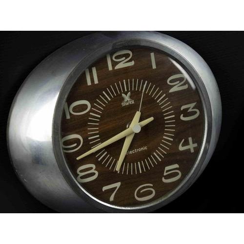 Vintage Mid-Century Wall Clock in Metal and Wood from Starke, Europe, 1970s For Sale - Image 3 of 5