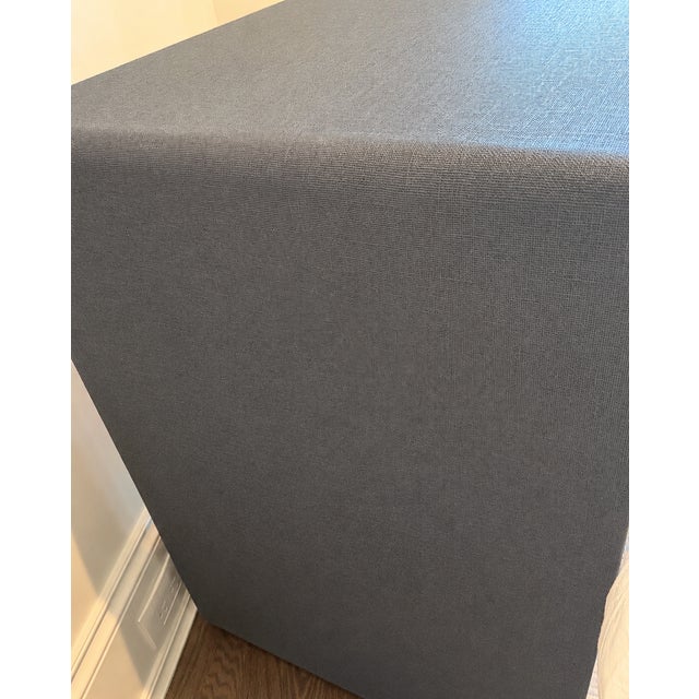 Brand New Pair of Villa & House Benjamin Linen 1 Drawer Side Tables in Blue Steel For Sale In Savannah - Image 6 of 8