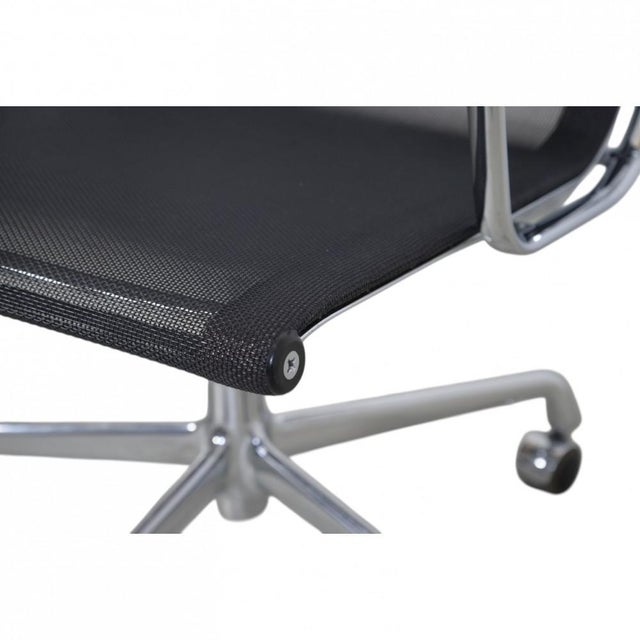 Black EA-117 Office Chair in Black Mesh by Charles Eames, 2000s For Sale - Image 8 of 17