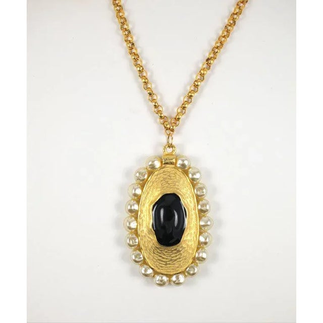 This is part of Chairish’s Costume Jewelry assortment. Nice heavy chain with large interesting pendant. Pendant is 3 0.5"...