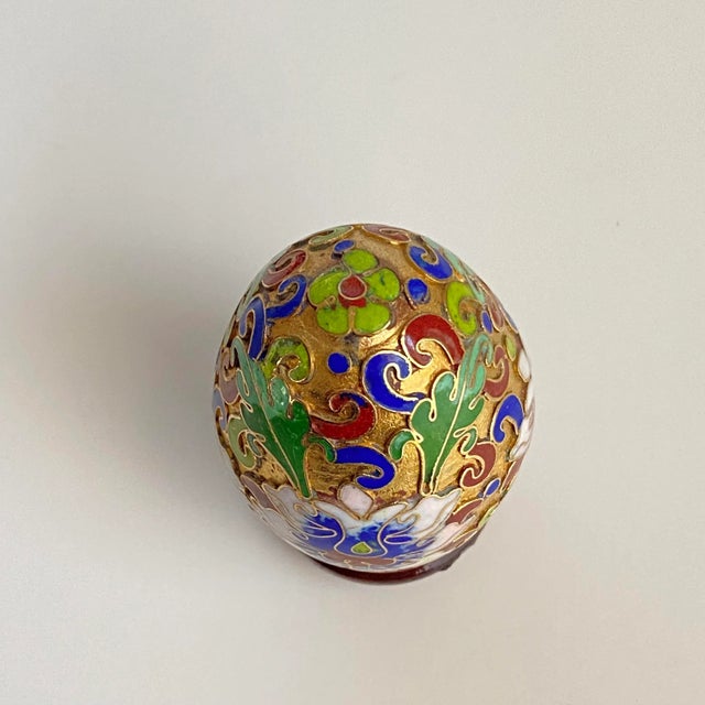 Mid 20th Century Vintage Petite Cloisonné Egg With Stand Floral Gold Enamel Chinoiserie For Sale - Image 5 of 9
