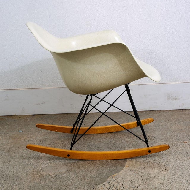 Herman Miller 1960s Mid Century Modern Lounge Chair Shell Eames Herman Miller White Rocker Arm MCM For Sale - Image 4 of 12