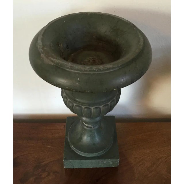 Early 19th Century 19th Century English Regency Carved Green Marble Urn For Sale - Image 5 of 11