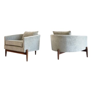 Tripod Barrelback Lounge Chairs in Greige Linen, C. 1950s For Sale