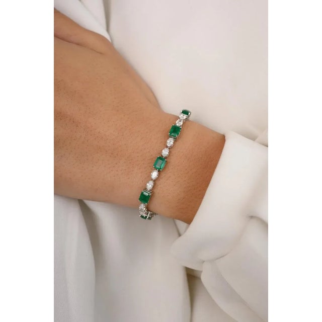Mid-Century Modern Modernist Emerald Diamond 18k Solid Gold Tennis Bracelet For Sale - Image 3 of 8