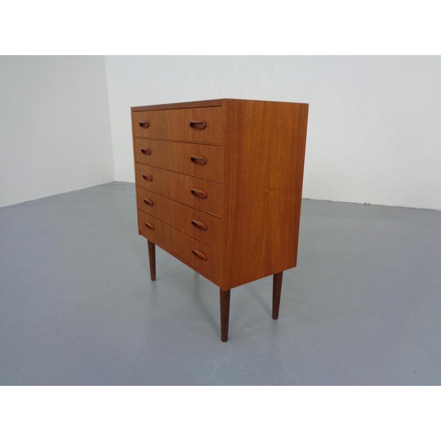 Danish teak chest of drawers by Arne Vodder with 5 drawers from the 1960s. The legs are unscrewed. I have official proof...
