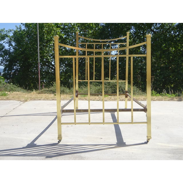 Magnificent authentic brass bed with an elegant and refined design. Its geometric lines will bring a superb vintage,...