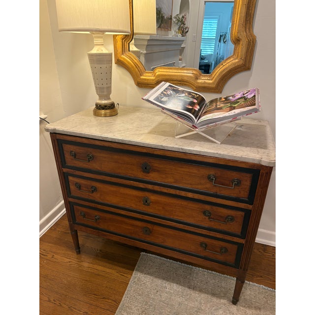 Early 20th Century French Louis XVI Style Marble-Top Parcel-Ebonized Commode For Sale - Image 5 of 12