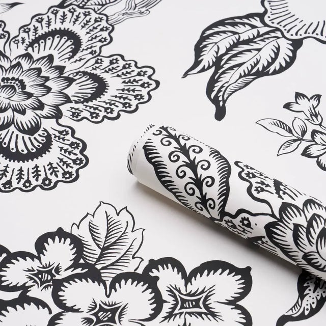 Schumacher SAMPLE - Schumacher x Celerie Kemble Hothouse Flowers Silhouette Wallpaper In Black And White For Sale - Image 4 of 4