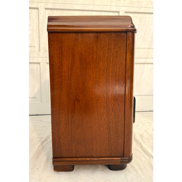 1930s Art Deco Nightstand With Bakelite Hardware Details For Sale In Los Angeles - Image 6 of 15