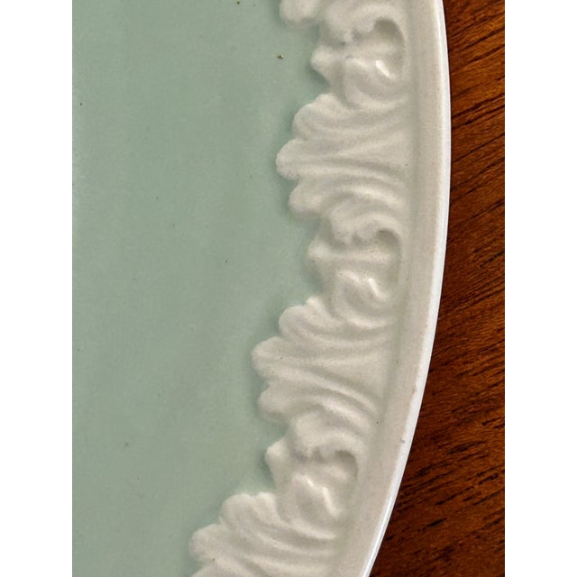 1930’s Wedgewood China Corinthian Hampton Court With Celadon Mint Green Rim - A Set of 60 Pieces For Sale - Image 9 of 18