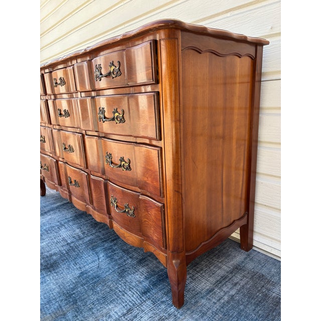 French Provincial Vintage 1940s Solid Cherry 12-Drawer Serpentine French Provincial Triple Dresser and Matching Mirror Set For Sale - Image 3 of 12
