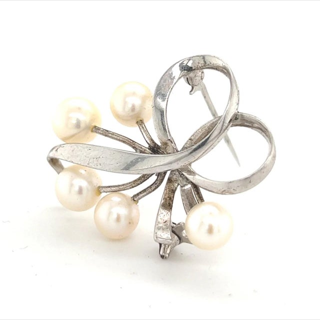 Metal 1990s Mikimoto Estate Akoya Pearl Brooch Sterling Silver For Sale - Image 7 of 11