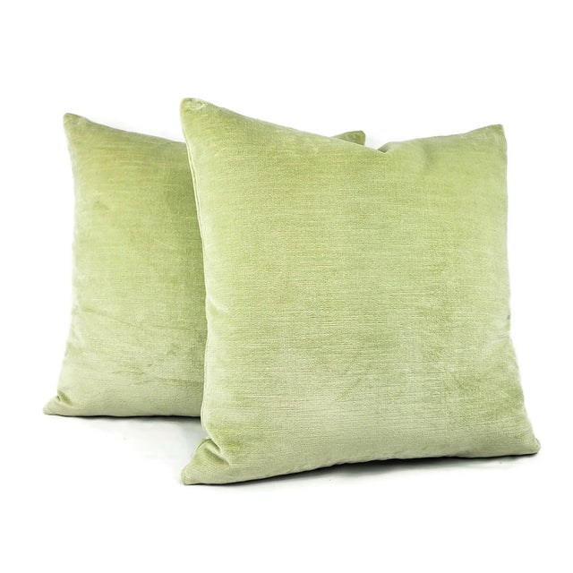 The Glant Textiles SYMPHONY VELVET in Leaf color is a stunning, vibrant shade of apple green. It's a bright and cheerful...