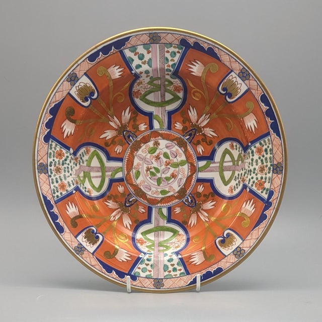 A striking Pair of early Spode plates. A pair of Spode porcelain plates, pattern 283, circa 1820.. The border is decorated...