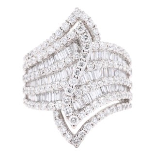 2.75ctw Diamond Large Statement Ring, 18k White Gold, Ring Size 7 For Sale