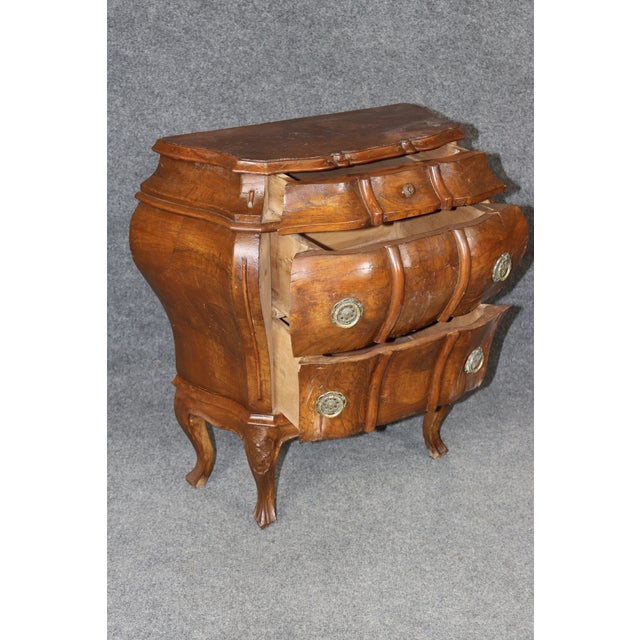 Pair of Antique Italian Baroque Style Brass Mounted Bombe Nightstands For Sale - Image 14 of 15