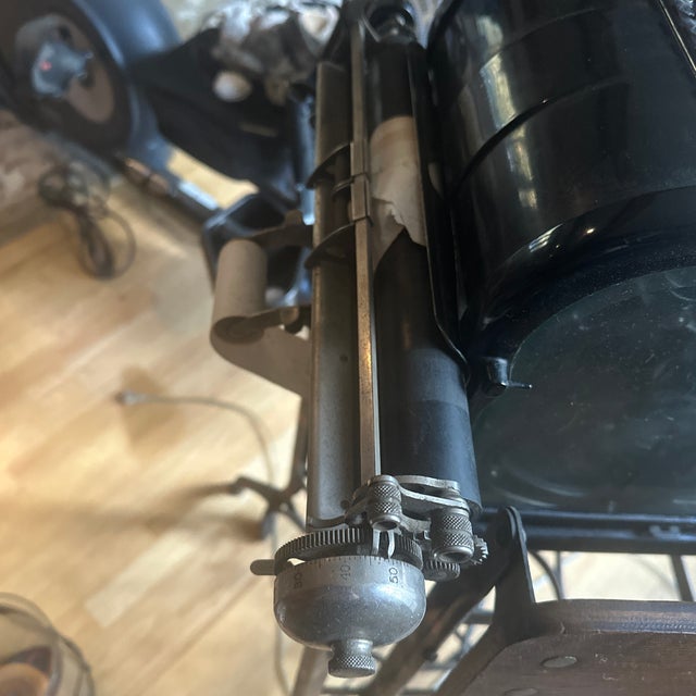 Early 20th-Century Burroughs Class 9 Mechanical Adding and Listing Machine, Manufactured Circa 1914–1917, Presented on Its Original Metal Floor Stand. For Sale In Seattle - Image 6 of 8