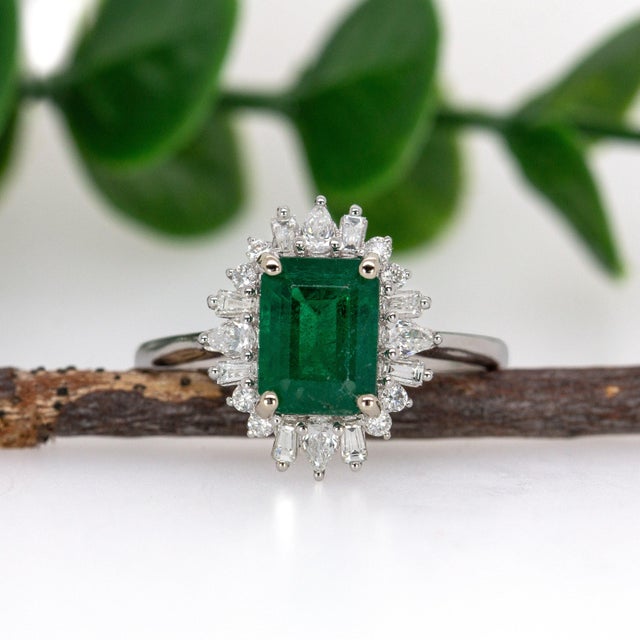 Modern 1.6Ct Zambian Emerald & Diamond Ring in Solid 14k Gold, Emerald Cut 8x6mm, Size 6.75 For Sale - Image 3 of 7