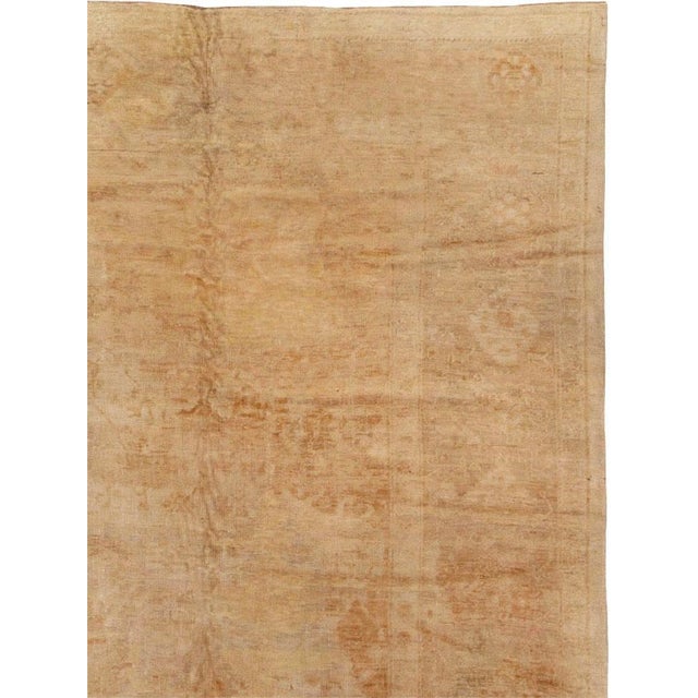 Victorian Galerie Shabab Collection Early 20th Century Handmade Turkish Oushak Room Size Carpet in Gold and Beige For Sale - Image 3 of 10