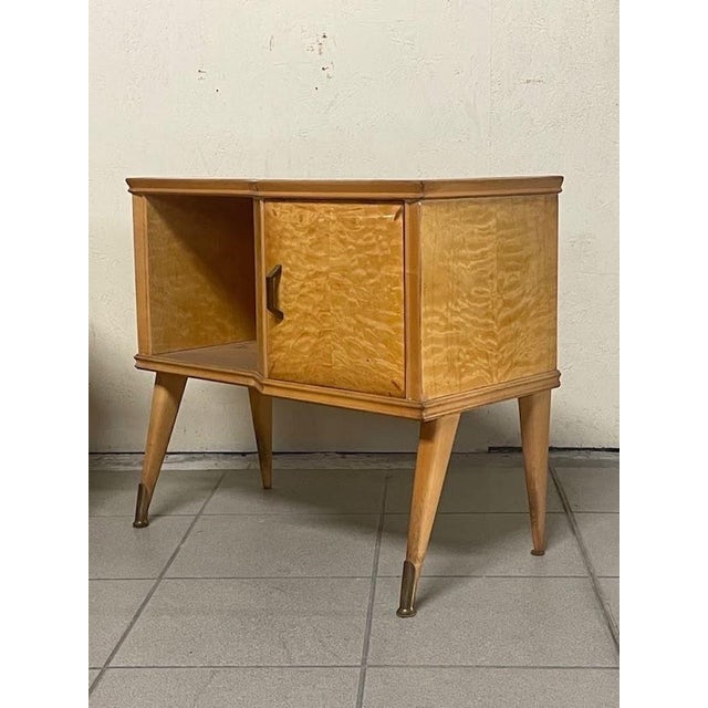 Mid-Century Modern Italian Bedside Tables in Maple Burl and Marbled Glass, 1960s, Set of 2 For Sale - Image 3 of 18