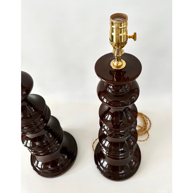 Mid-Century Modern 1960s Large Glossy Brown MId Century Modern Ribbed Ceramic Table Lamps - a Pair For Sale - Image 3 of 15