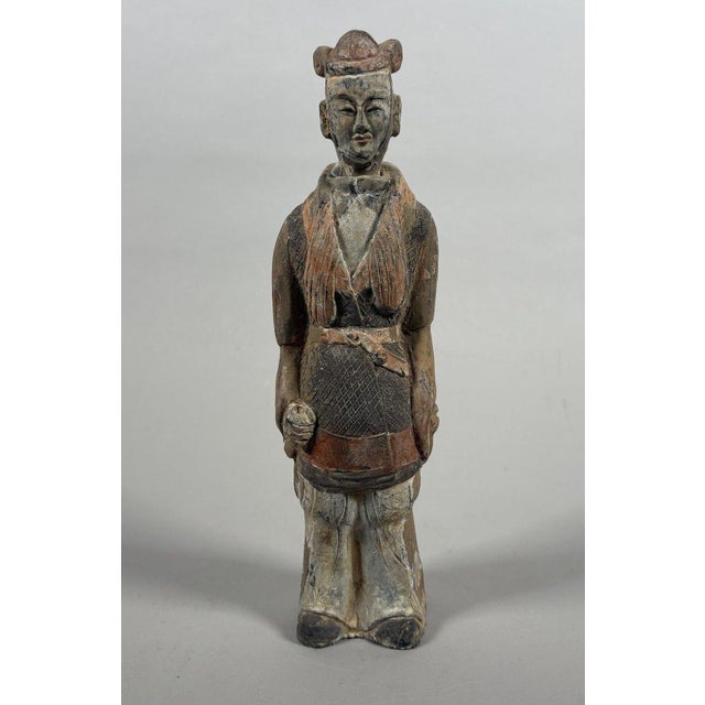 Sculpture of a Mingqi servant with removable head, China, Tang Dynasty (618-907) For Sale